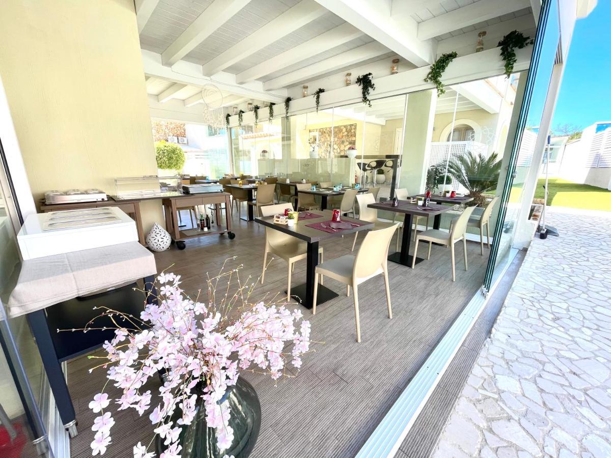 Suimi'S Hotel Villasimius Eksteriør billede