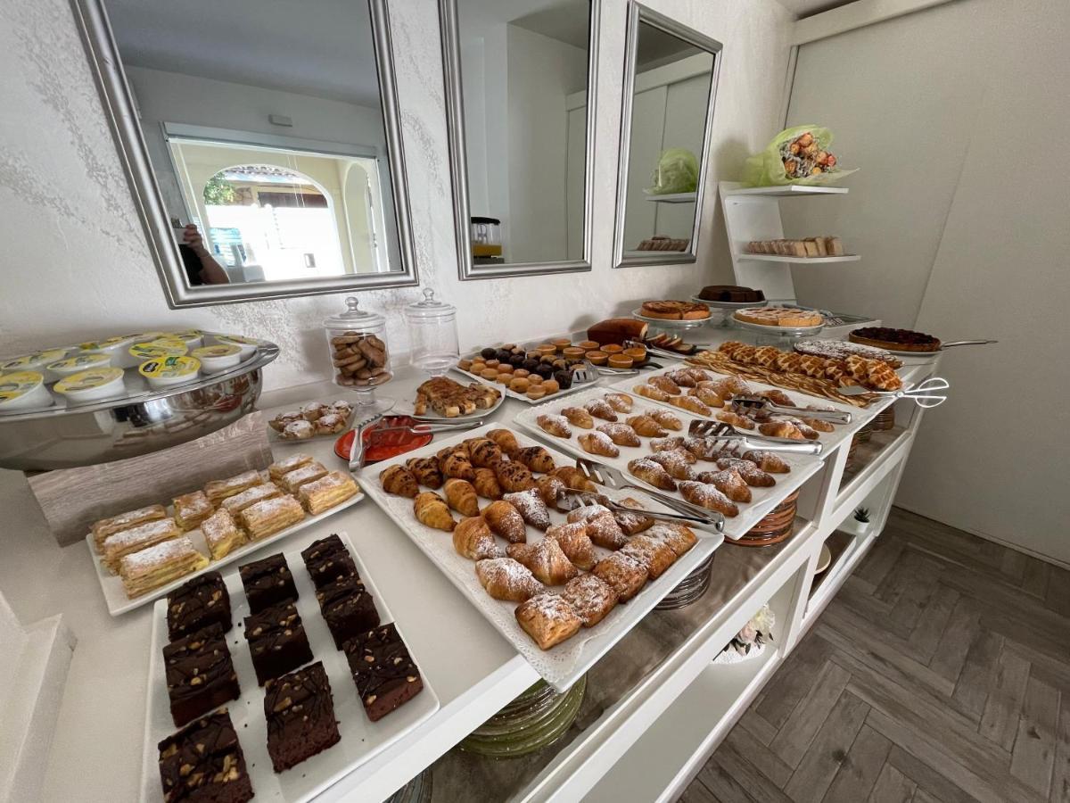 Suimi'S Hotel Villasimius Eksteriør billede