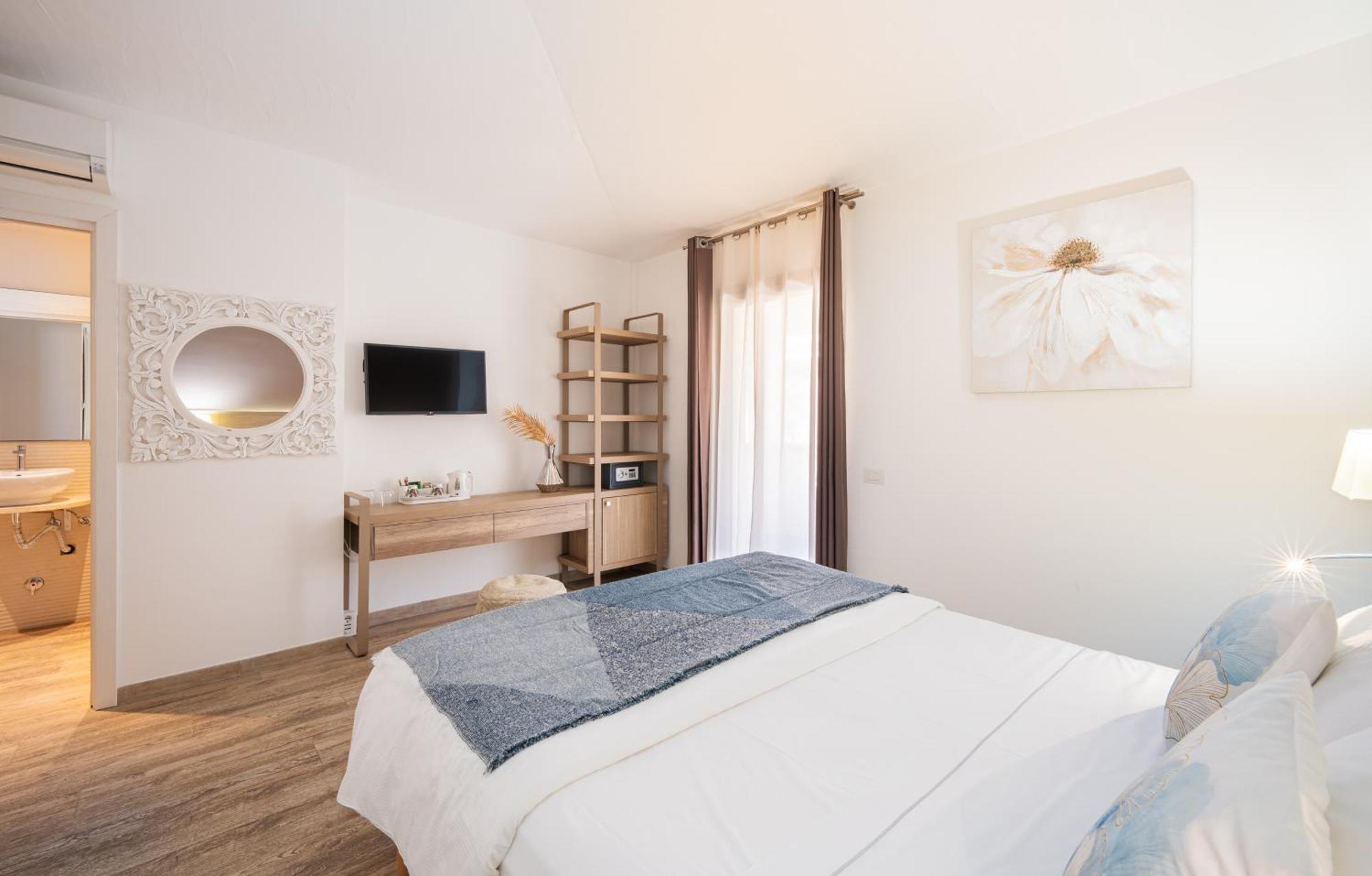 Suimi'S Hotel Villasimius Eksteriør billede