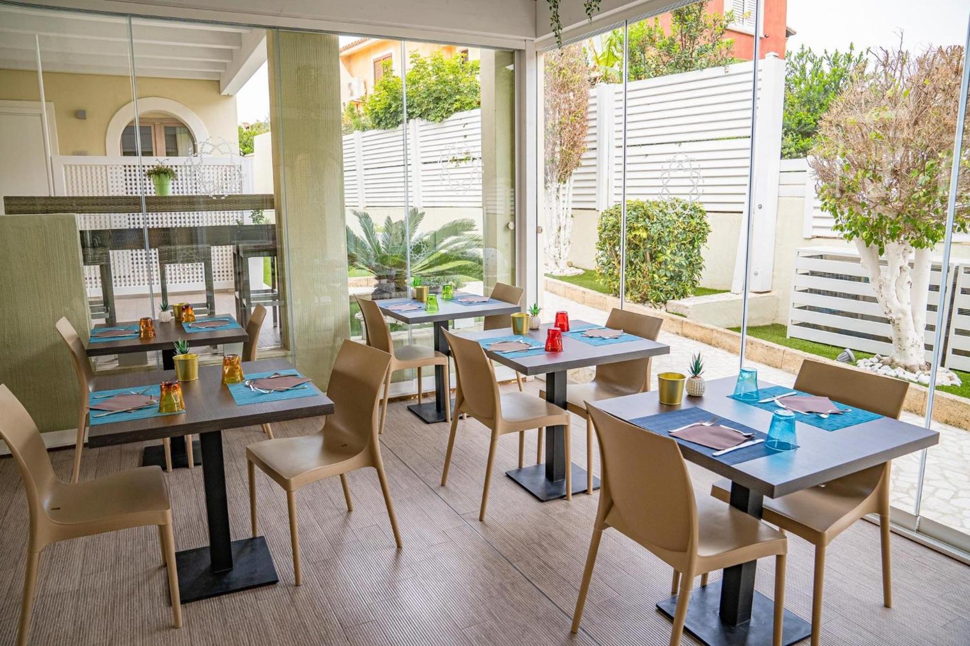 Suimi'S Hotel Villasimius Eksteriør billede